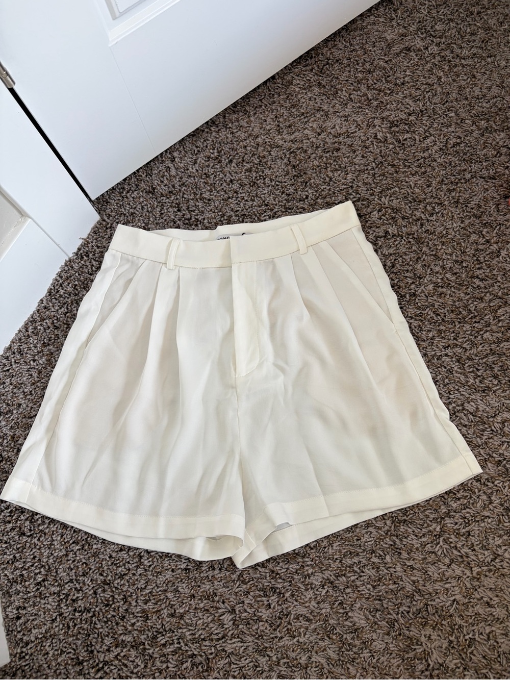 NONchalant High-Waist Pleated Shorts in Cream